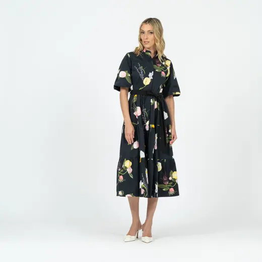 Ann-Marii must lilleline kleit